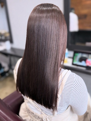 カシスブラウン ストレート 艶髪 切りっぱなし 髪質改善