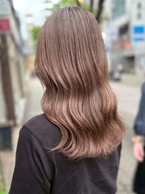 ハイトーンベージュ ブリーチ 艶髪 くびれ巻き 韓国ヘア