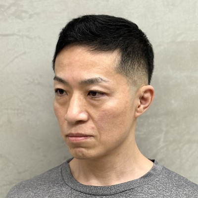 清潔感と男らしさを両立！ナチュラルフェード×ショートスタイル