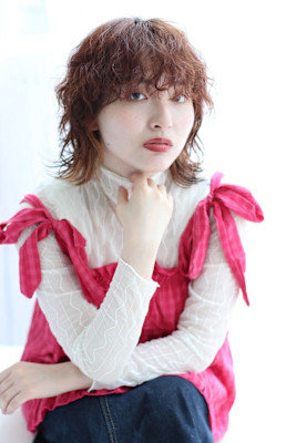 ２０代３０代　　イヤリングカラー　ウルフレイヤーパーマ