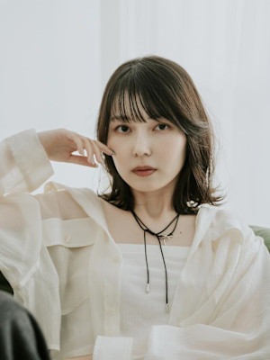 抜け感×ツヤで作る、大人の垢抜けヘア