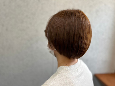 ツヤ感ブラウンの大人マッシュ