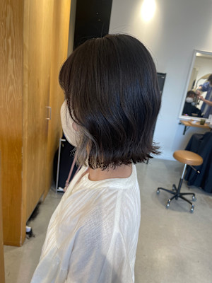 グレージュ×イヤリングカラー