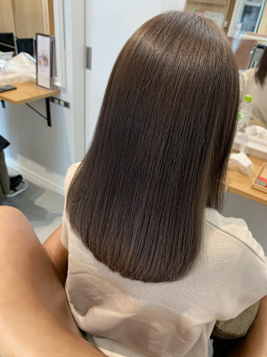 フォギーベージュ×ストレート