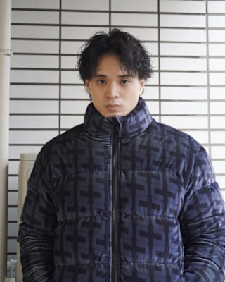 センターパート×スパイラルパーマ