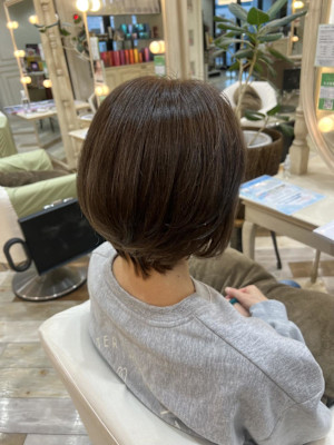 crop es湘南辻堂　yuuka☆ショートボブ×白髪ぼかし