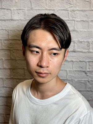 センターパートスタイル