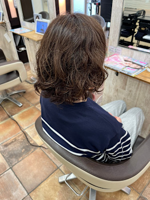 クセを活かしたウェーブスタイル