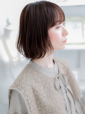 外ハネくびれカール切りっぱなしボブレイヤー　マロンベージュ