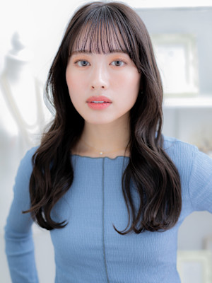 ゆるふわ波巻きウェーブ黒髪小顔ウェットヘア　韓国風巻き