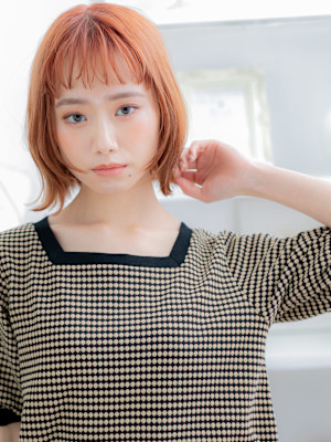 フレンチカジュアルオン眉前下がりボブパーマ　フェザーショート