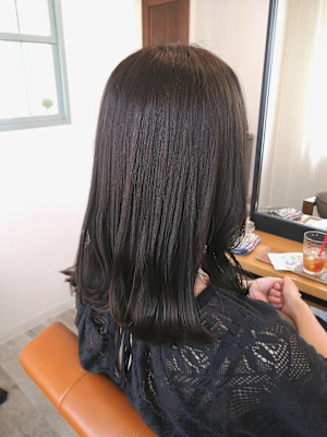 暗めグレージュ