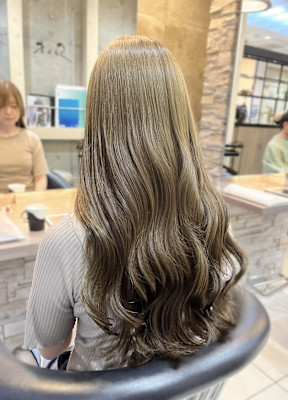 オリーブベージュ