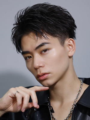 ツーブロックフェザーショート