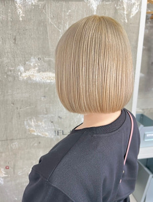 ぱつっとボブ/ブリーチハイトーン