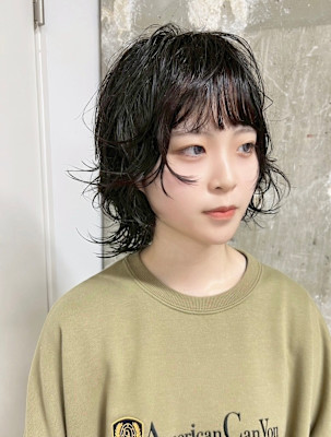 黒髪パーマウルフ/顔まわり