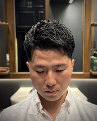 メンズ　ショート　刈り上げ　バーバースタイル