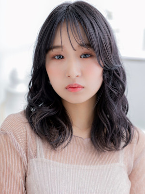 大人ガーリーゆるふわミディグレージュカラー　韓国風巻き