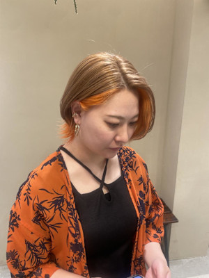 ベージュ×オレンジ