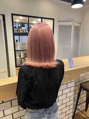 ピンクベージュ