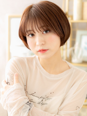 耳かけ大人かわいい小顔ショートマッシュボブ　マロンベージュ