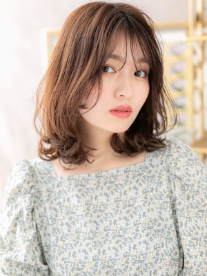 韓国風外ハネニュアンスパーマウェットヘア　細めハイライト