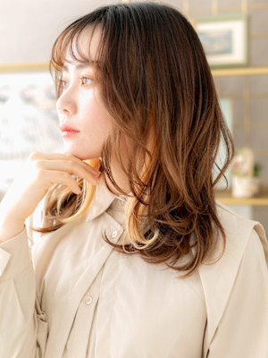 小顔レイヤーカット外国人風インナーカラーフェイスフレーミング