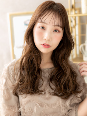 シースルーバングニュアンスパーマ抜け感ヘア　くすみベージュ