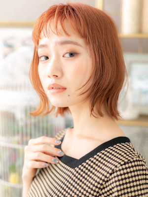 フレンチカジュアルオン眉前下がりボブパーマ　フェザーショート