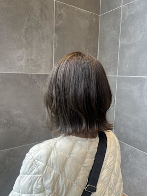 オリーブベージュ