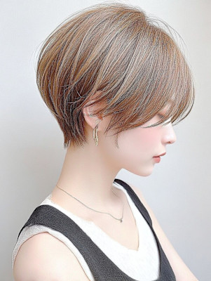 ショート　前髪　レイヤーカット　アッシュカラー　20代30代