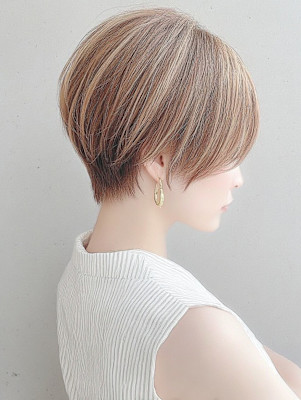 ショート　レイヤー　ハイライト　白髪ぼかし　30代40代