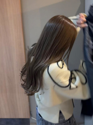 オリーブベージュ