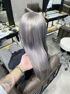 外国人風バレイヤージュ　ハイライトカラー　アッシュベージュ