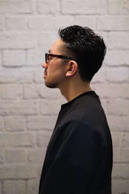 くせ毛を活かす大人ツーブロックショート