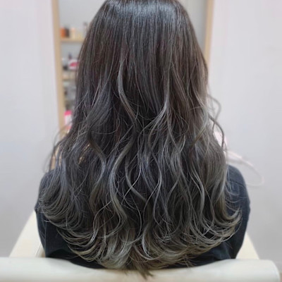 アッシュ　グレージュ　オリーブブラウン　レイヤーカット