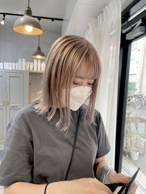 柔らかいミルクティーベージュ