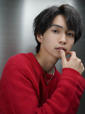 ソフトツイストアップバング 黒髪