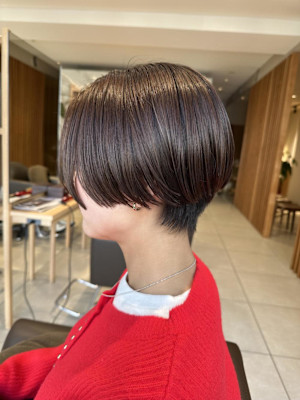 センターパートショートボブ