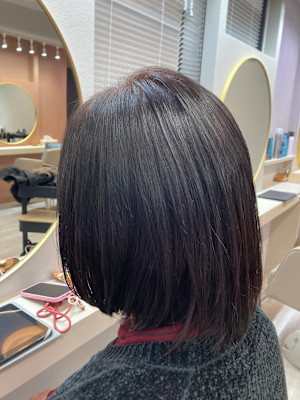 前上がりミディアムボブ！