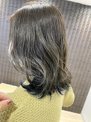 無造作ミディヘア