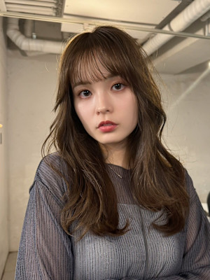 小顔レイヤー/ナチュラルウルフ/アッシュベージュ/艶カラー