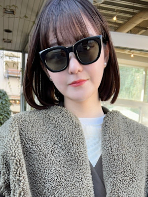 ミニボブ×ベージュカラー