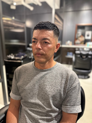 海外イケオジスキンフェード