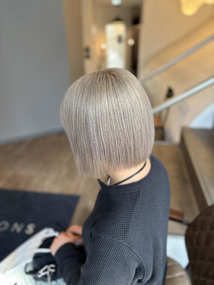 ホワイトベージュ