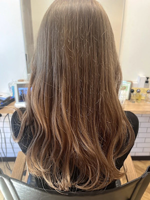 ミルクティーベージュ ハイトーンカラー ゆる巻きロング