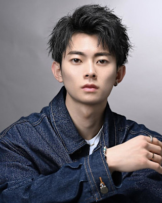 短髪大人アップバング