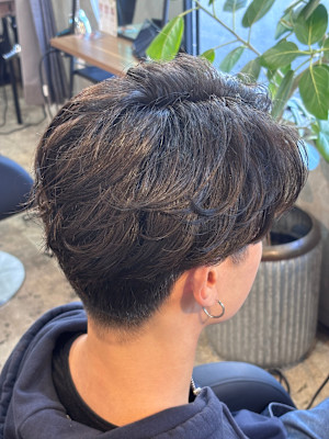 メンズツーブロックセンターパートマッシュフェザーパーマ