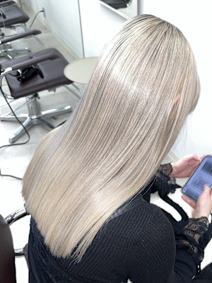 ホワイトベージュ