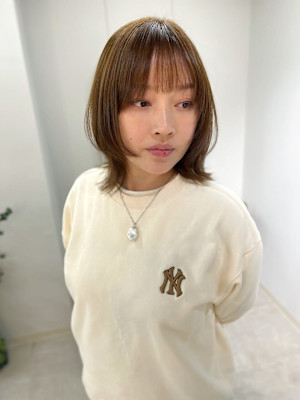 透明感溢れる韓国風くびれミディ×ふんわりレイヤー